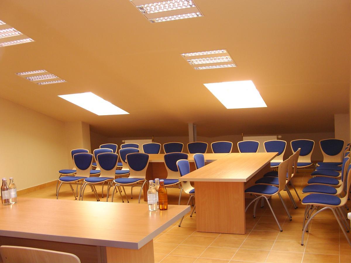 Hotel Dom Sportowca Blonie - Mosir à Sanok Extérieur photo