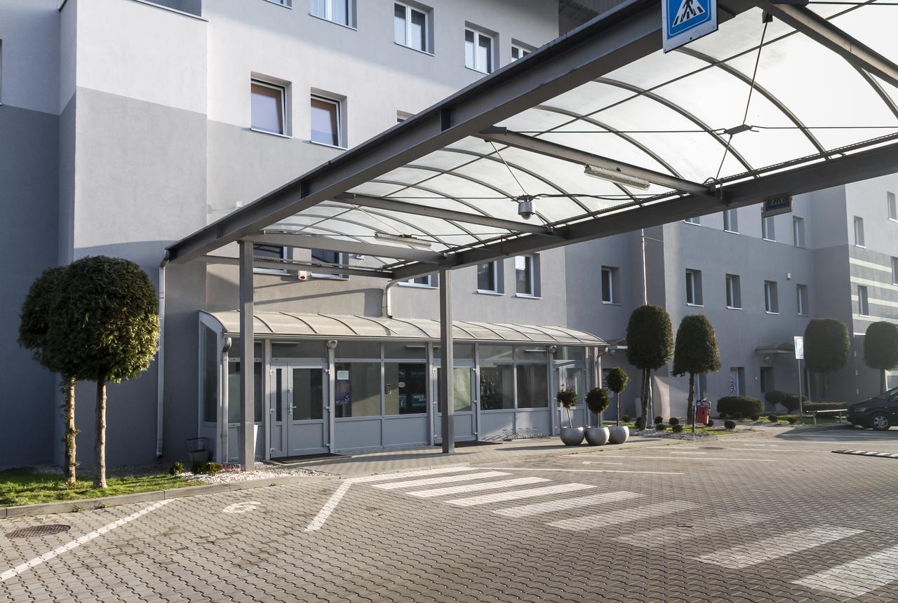 Hotel Dom Sportowca Blonie - Mosir à Sanok Extérieur photo