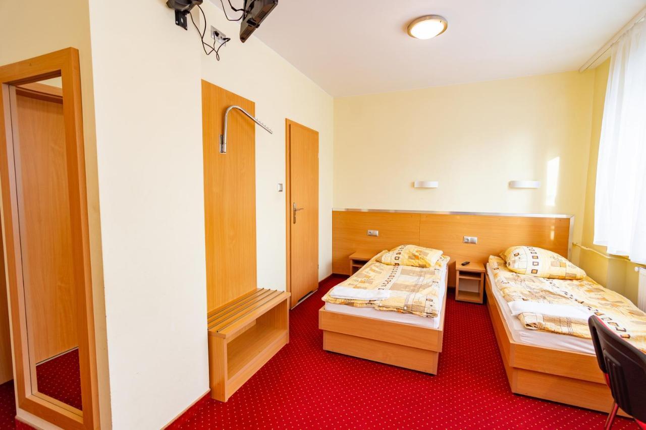 Hotel Dom Sportowca Blonie - Mosir à Sanok Extérieur photo