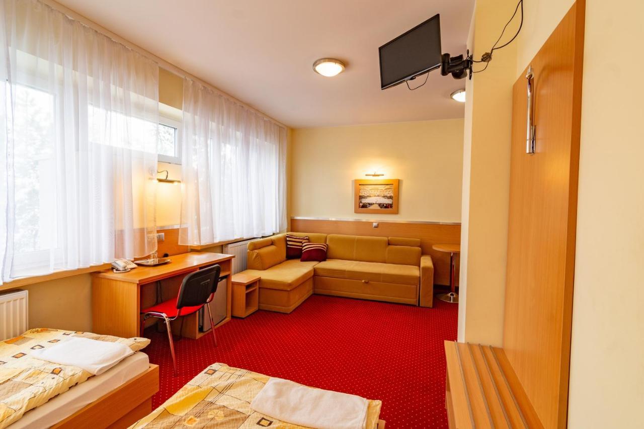 Hotel Dom Sportowca Blonie - Mosir à Sanok Extérieur photo