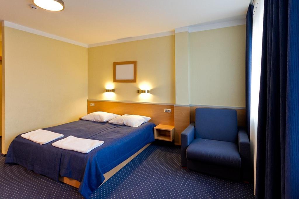 Hotel Dom Sportowca Blonie - Mosir à Sanok Extérieur photo